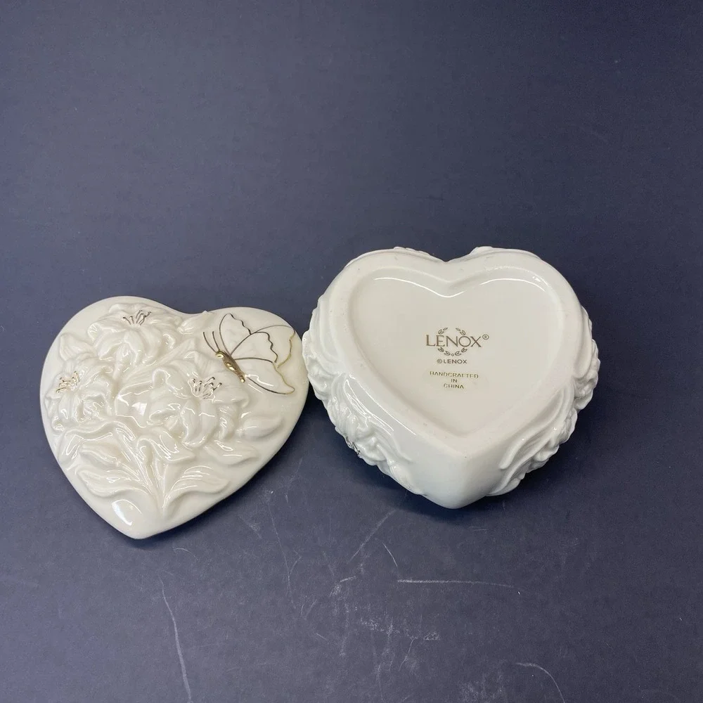Lenox China 24K Gold Trim‎ Butterfly's Delight Covered Heart Trinket Box